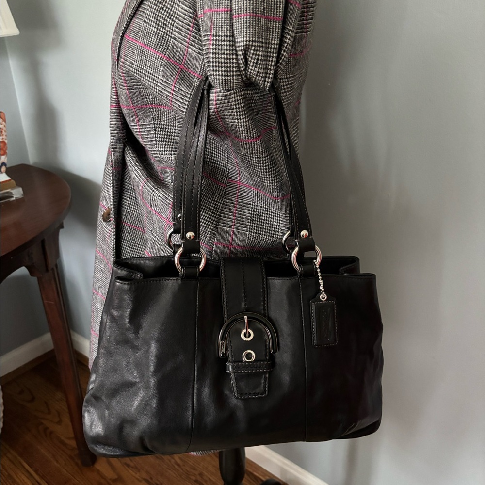 Coach Y2K Soho east West Black Leather Shoulder Bag featuring silver hardware - Picture 4 of 9